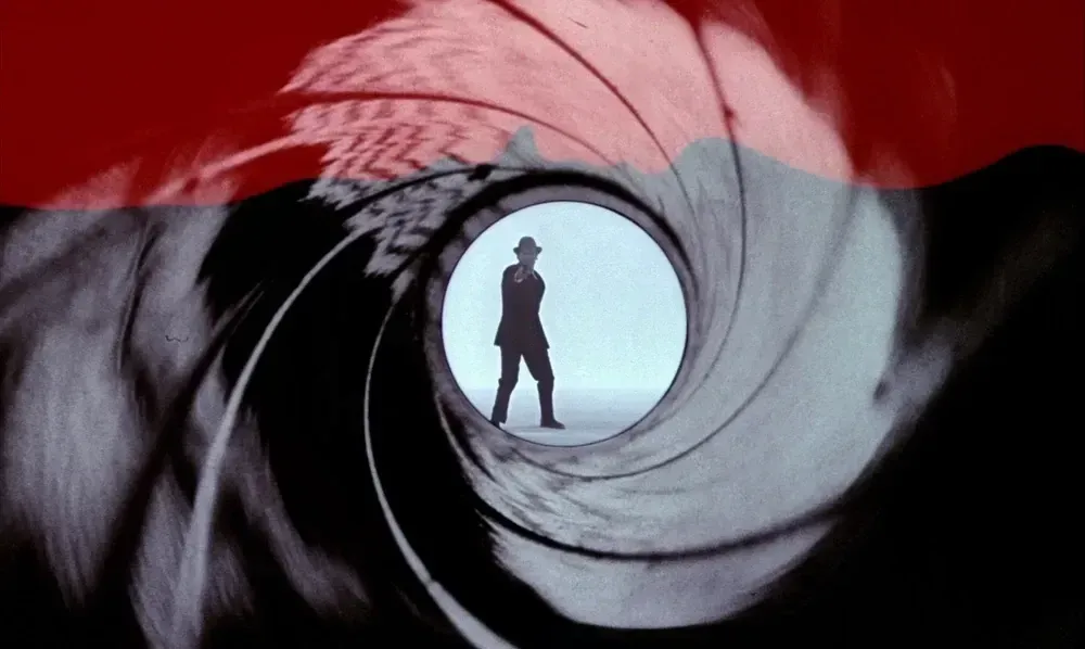 James Bond naspelen